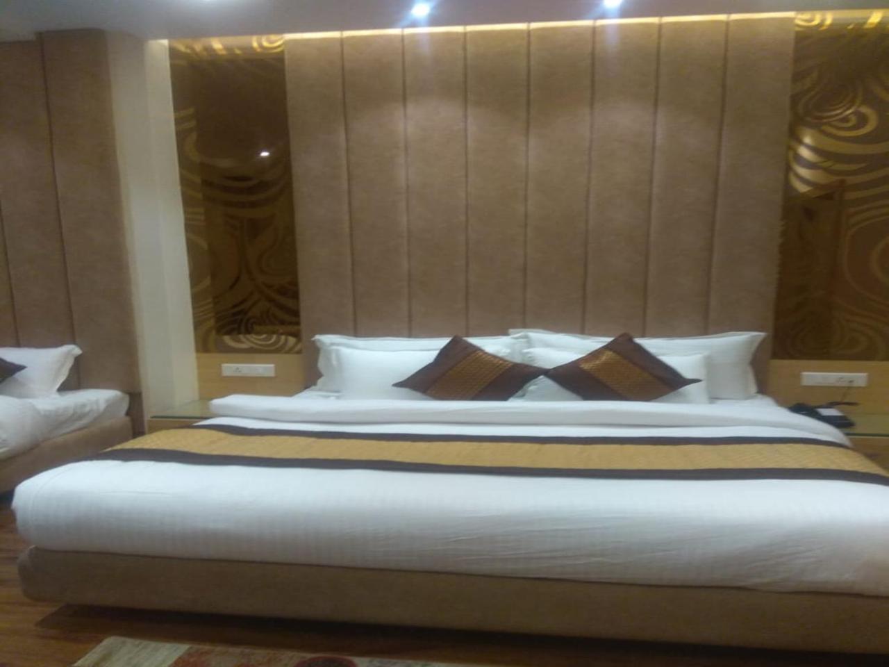 Csjs Inn By Krishna Group Of Hotels Amritsar Exteriör bild