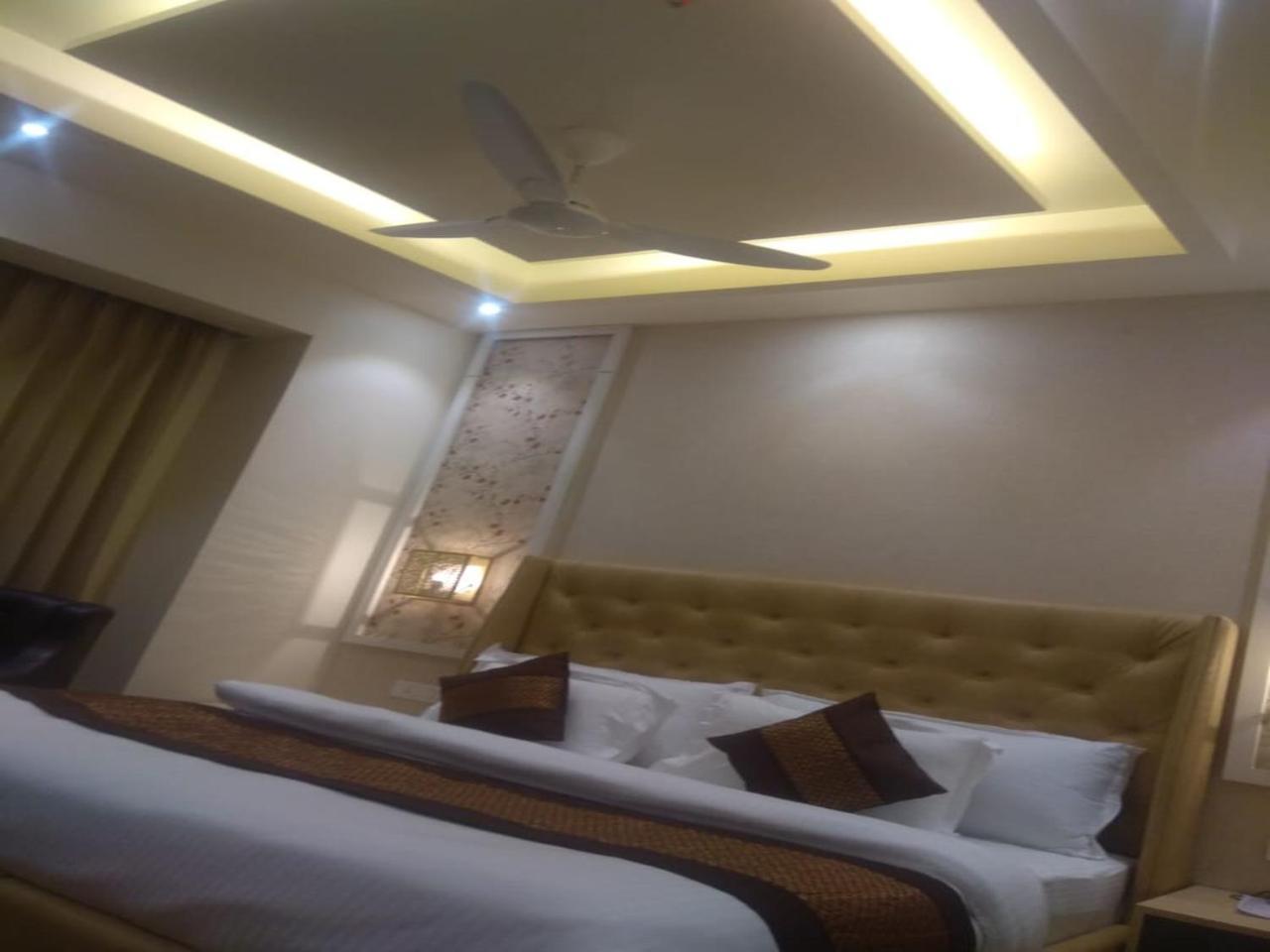 Csjs Inn By Krishna Group Of Hotels Amritsar Exteriör bild