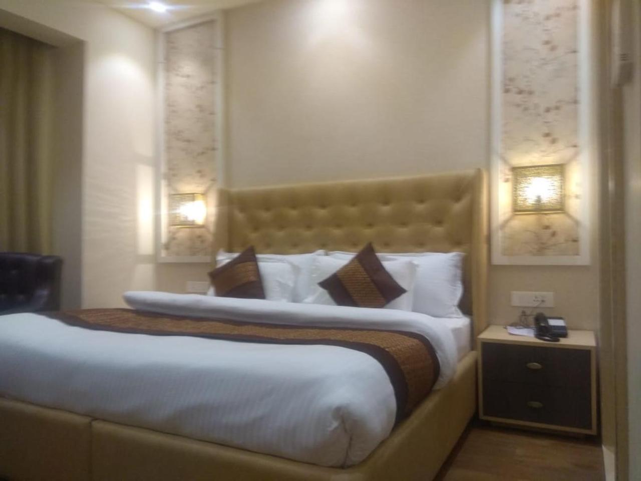 Csjs Inn By Krishna Group Of Hotels Amritsar Exteriör bild